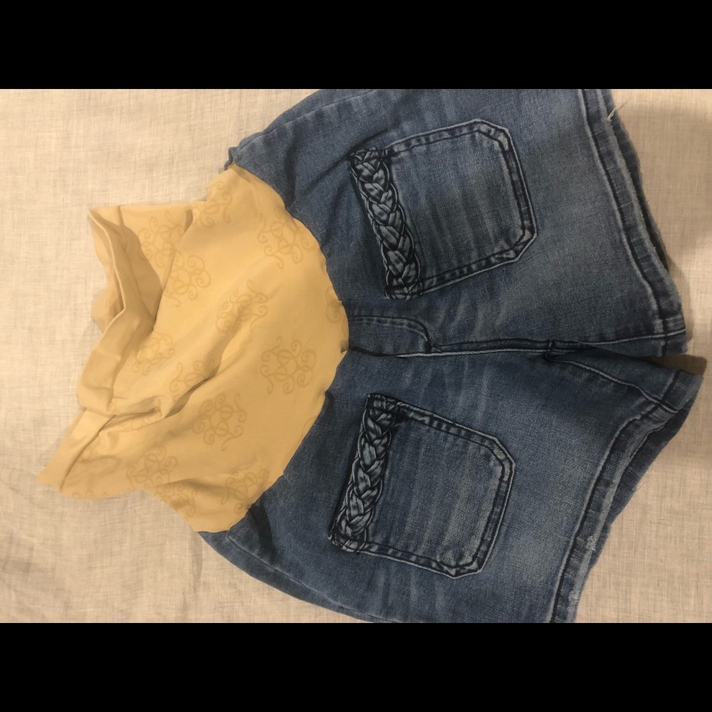 Jessica Simpson maternity shorts